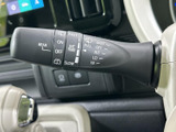雨天時でもクリアな視界を確保。ワイパーの作動を簡単にコントロールでき、安全な運転をサポートします。操作しやすい位置に配置されています。