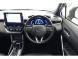 スポーティームード溢れる運転席周りですね。 クイックなドライビングに対応できるよな運転席回りになっています。 ドライブがますます楽しくなりますね!