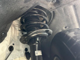 お車を安心してお乗りいただく為には、足回りの定期点検が欠かせません。サービスサポート(有償保証)では無料点検もご提供しており、安心のカーライフをお過ごしいただけるサポート体制が整っています。