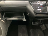 収納スペースもたくさん有ります☆車検証や小物類などすっきり収納♪