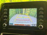 【バックカメラ】駐車時に後方がリアルタイム映像で確認できます。大型商業施設や立体駐車場での駐車時や、夜間のバック時に大活躍!運転スキルに関わらず、今や必須となった装備のひとつです!