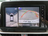 アラウンドビューモニターも装備しております。ご覧のように車体を真上か見たような映像なので、車庫入れの苦手なお客様ももうご心配いりません。