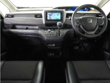 ◆インテリアパネル◆視界広々で非常に運転しやすくロングドライブでも疲れを感じさせないすっきりとまとまったインパネ周りです。