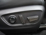 運転席はパワーシートなのでお好みのドライビングポジションに調整可能です♪