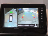 前後左右4つのカメラで、上から見たような映像をお届け、駐車時も安心、アラウンドビューモニター付(肉眼では確認し辛い左前の映像に切り替えることも可能です)。