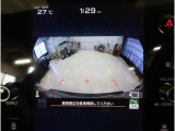 後方の映像を車内の11.6インチディスプレイに表示。 ステアリング操作に連動して動くガイドラインが、駐車や車庫入れをよりスムーズにサポート。狭いスペースでも安心して操作できる頼れる機能です。