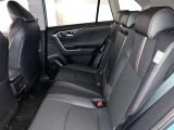ゆとりある広々とした車内空間は、ドライブを始め買い物やレジャーなど、幅広く活躍します。一人でもみんなとでもお出かけを楽しみましょう!