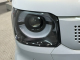 LEDヘッドライトは、点灯の瞬間から最大光量を発揮し、突然暗くなるトンネルなどでの安定感を高めます。