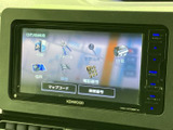 様々な情報を表示でき、使い勝手の良いモニター。車両情報や設定変更もスムーズに行えます。運転をサポートする機能も充実です。