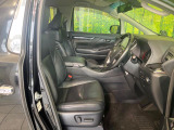 運転席シート廻りは使用感も少なく、良好な状態となっています。丁寧に使われていたことがよくわかりますね。