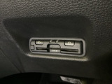 ハンドルの左下にETCがついています。高速道路の料金所の通過も楽々です。 カードの取り出しもしやすい場所についています。
