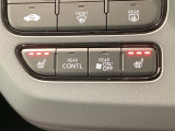 運転席と助手席にシートヒーターが付いています☆寒い時期に腰周りを温めてくれるので体全体が温まりやすいのは勿論、暖房と違い顔に風が当たらないので、乾燥肌やドライアイの方でも大丈夫☆