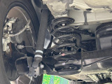 お車を安心してお乗りいただく為には、足回りの定期点検が欠かせません。サービスサポート(有償保証)では無料点検もご提供しており、安心のカーライフをお過ごしいただけるサポート体制が整っています。