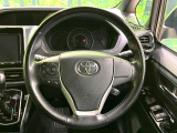 インテリアに合わせたデザインのステアリングは、運転される方のことも考え、運転しやすい形状、大きさです。是非一度、実際に触ってお確かめください。