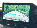 【バックカメラ】駐車時に後方がリアルタイム映像で確認できます。大型商業施設や立体駐車場での駐車時や、夜間のバック時に大活躍!運転スキルに関わらず、今や必須となった装備のひとつです!