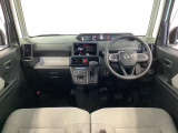 【インパネ】運転のしやすさを最優先に設計された見晴らしの良いフロントビュー。車両間隔が掴みやすく狭い道でも安心♪「安全」と「品質」を最優先に、安心してお乗りいただけるクルマを提供いたします。
