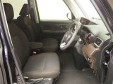 見通しのよいすっきりとした視界で、誰でも運転しやすいです。運転のしやすさは疲れにくさにも繋がります!