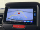 駐車が苦手な方も安心して車庫入れしていただけるバックカメラも装備しております!