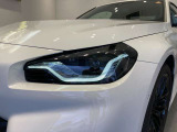 BMWの伝統の丸目4灯ヘッドライトでございます。LEDライトで視認性もよく明るく安全性の向上につながります。