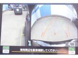 バックギアに入れるとバックカメラの映像がナビに映ります。障害物までの距離もわかりやすいです。