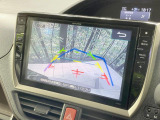 【バックカメラ】駐車時に後方がリアルタイム映像で確認できます。大型商業施設や立体駐車場での駐車時や、夜間のバック時に大活躍!運転スキルに関わらず、今や必須となった装備のひとつです!