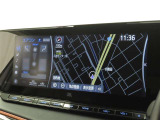 メーカー装着の12.3インチナビを装備しております。