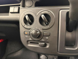 ご納車前にはプロの整備士が点検を行い、交換の必要がある部品は交換してからご納車いたします。また、その後の点検・整備・車検等も当社にお任せください。