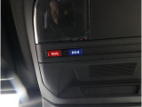 専用ボタンでコールセンターへ接続。状況に応じて緊急車両の要請やロードサービスの取次ぎを行います。重大事故の際は自動的にコールセンターにつながり、緊急車両やドクターヘリを要請します。(要申込)