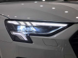 Audiが最初に採用したLEDポジショニングランプ。シャープなラインで昼間でも点けていたいと思うほど上品でオシャレです。夜間走行時はさらに目立ちます!
