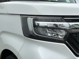 明るくて長寿命のLEDヘッドライト採用
