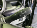 操作しやすいウインカーレバーは、安全な車線変更をサポートします。直感的に操作できるので、運転に集中できます。