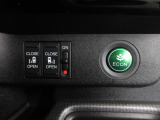 両側電動スライドドア。荷物で手が塞がる時でも簡単にドアの開閉が出来ます。何より力いらずで開閉OK。女性やお年寄りにも優しい。電動機能はOFFにもできますから元気なお子様の駆け出しも安心。