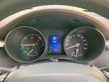 視認性の高いメーター類が、運転に必要な情報をわかりやすく伝えます。運転席を洗練された空間に演出します。