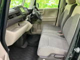 運転に必要な情報がひと目でわかる、見やすいメーター類。安全運転をサポートします。