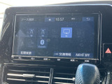 CDやラジオ、Bluetooth接続など、多彩な音源に対応。快適なドライブを音楽で彩ります。操作も直感的に行えます。