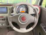インテリアに合わせたデザインのステアリングは、運転される方のことも考え、運転しやすい形状、大きさです。是非一度、実際に触ってお確かめください。