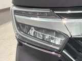 LEDヘッドライトは、点灯の瞬間から最大光量を発揮し、突然暗くなるトンネルなどでの安定感を高めます。