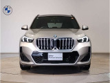 ☆BMWの代名詞とも言える【キドニーグリル】一目見ただけでBMW車であると認識できる確固たるアイコンとして存在感を放ちます☆