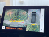 【パノラミックビューモニター】専用のカメラにより、上から見下ろしたような視点で360度クルマの周囲を確認することができます☆死角部分も確認しやすく、狭い場所での切り返しや駐車もスムーズに行えます。