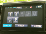 多彩な機能を搭載したモニターで、快適なドライブをサポートします。様々な情報を一目で確認できます。