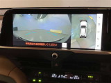 【パノラミックビューモニター&フロントビュー】見通しの悪い交差点やT字路などで車両前方と左右の状況確認をする為に車両上方と前方カメラからの映像を同時に表示するので周りがハッキリ確認でき安心です。