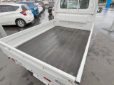 積み下ろしのしやすいデッキにはたっぷりと荷物を積み込んでいただけます。遊びから仕事まで、様々なシーンで頼れます♪