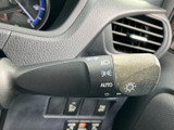 操作しやすいウインカーレバーで、スムーズな車線変更や右左折をサポートします。直感的に操作できるため、運転に集中できます。