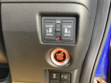 パワースライドドアの開閉はスマートキーのリモコンやドアノブは勿論、運転席側のスイッチ操作でも開閉ができ、安全・簡単です。