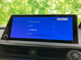 お好みの音楽を最高の音質で楽しめます。様々なソースに対応し、車内でのエンターテイメントを充実させてくれます。