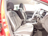 楽な姿勢で座ることが出来るので長時間の運転でも疲れにくいですし体もぶれにくいですよ。