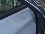 【ブラインドスポットインフォメーション】走行中、ドアミラーの死角になりやすい箇所に後続車が接近するとサイドミラー付近に警告を表示、ドライバーに注意喚起をしてくれます。