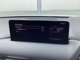 スマートブレーキサポートは、マツダの先進安全技術「i-ACTIVSENSE」の一つで、高速走行時(約15km/h以上)に前方の車両や障害物との衝突の危険性を検知し、自動ブレーキで回避・被害軽減するシステムです。
