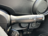 操作しやすい位置に配置されたウインカーレバー。スムーズな操作で、安全な車線変更をサポートします。