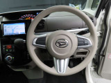 運転席にお座りになった際のイメージです。視界やシートの座り心地にポジション、各装備へのアクセスのしやすさ等、実際に触れてお確かめください。